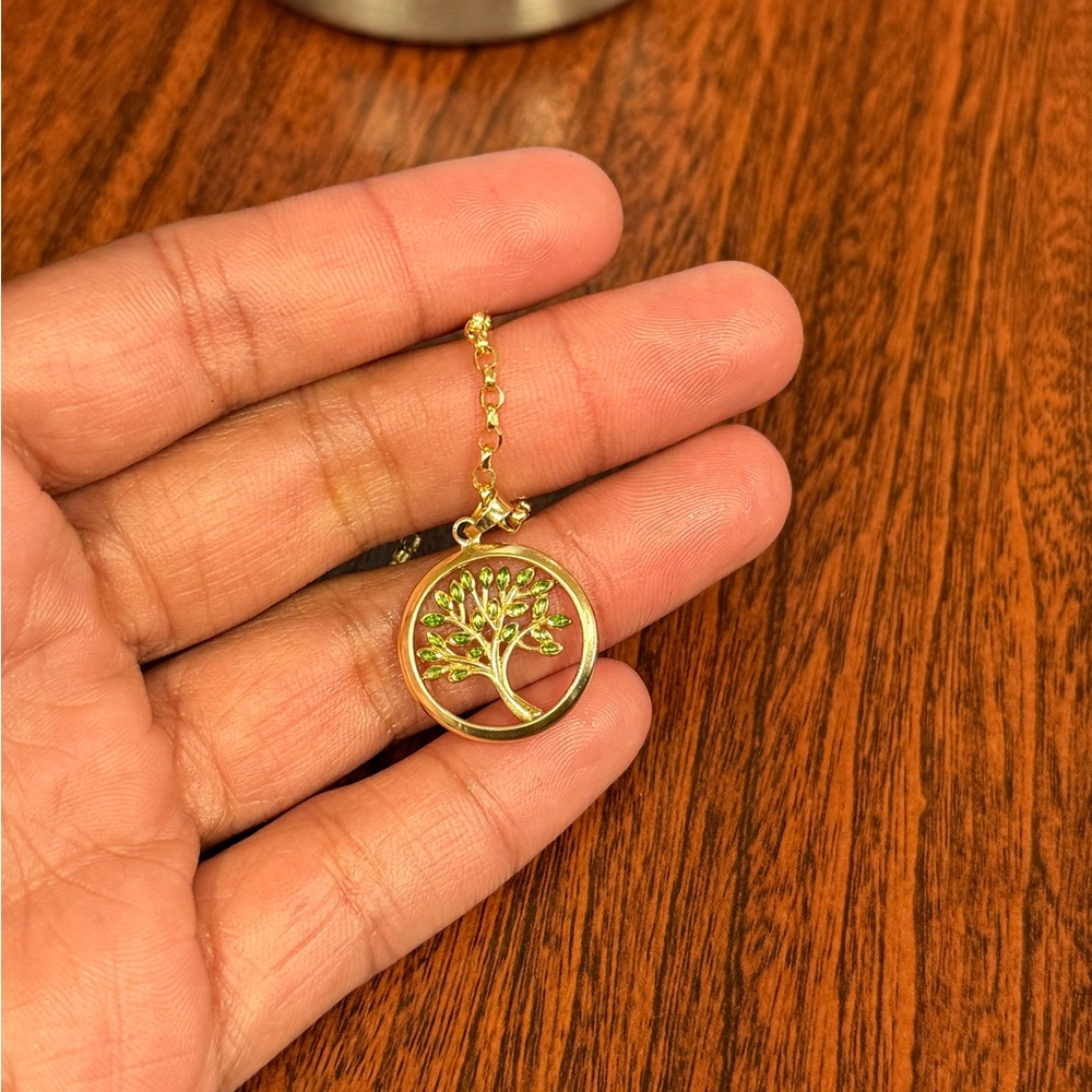 18k pawnable Gold Tree of Life Necklace with size 16 tauco chain